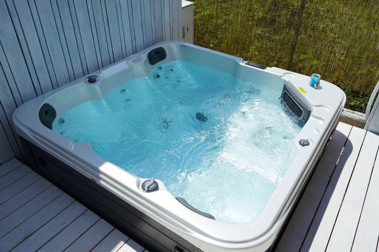 Boutique Style Eco-Beachhouse, Private Jacuzzi Privlaka  Exterior photo