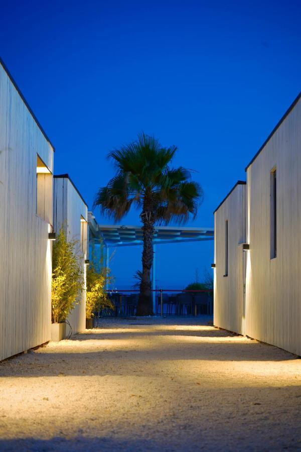 Boutique Style Eco-Beachhouse, Private Jacuzzi Privlaka  Exterior photo