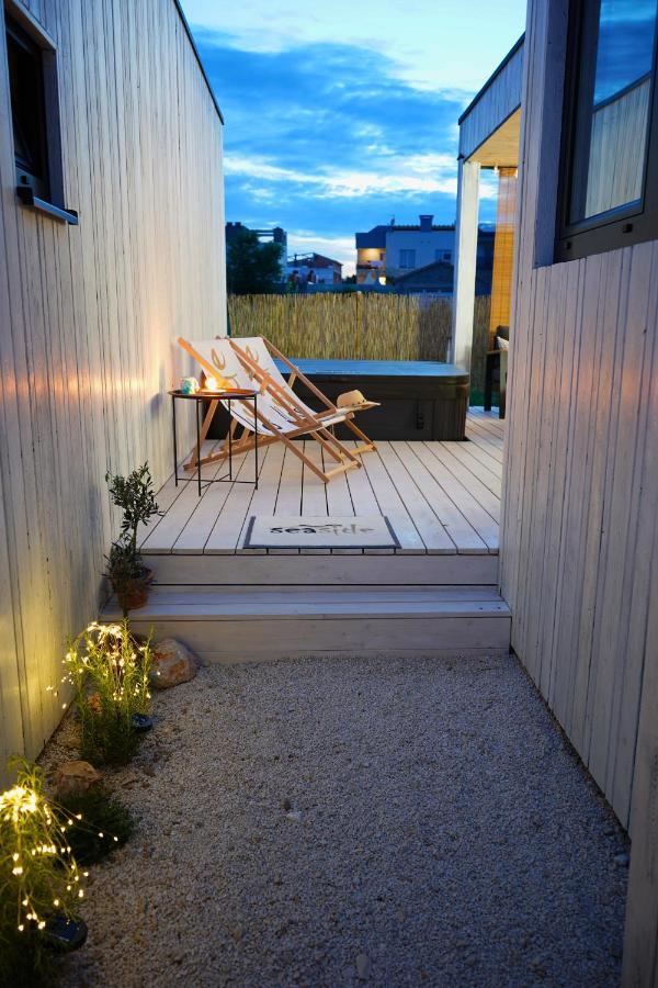 Boutique Style Eco-Beachhouse, Private Jacuzzi Privlaka  Exterior photo
