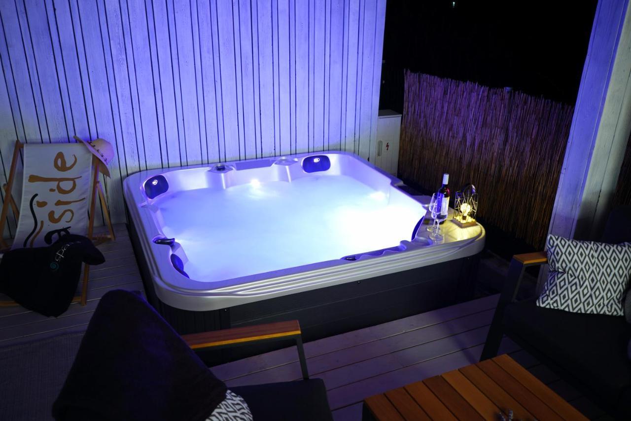 Boutique Style Eco-Beachhouse, Private Jacuzzi Privlaka  Exterior photo